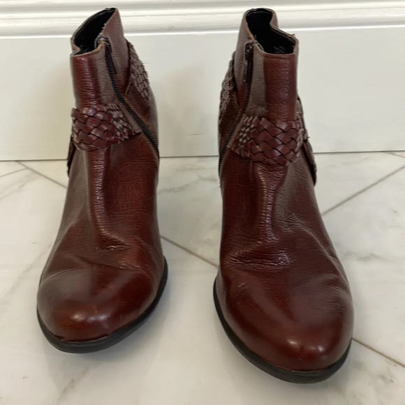 Like new B.O.C., women’s 9, brown leather ankle booties with braid detail - Picture 2 of 9